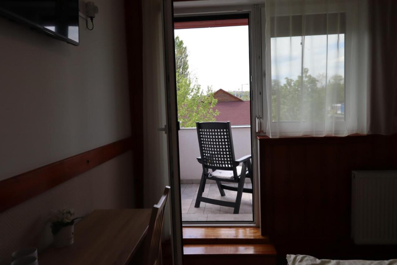 Vadkacsa Panzio Bed & Breakfast Балатонкенесе Екстериор снимка